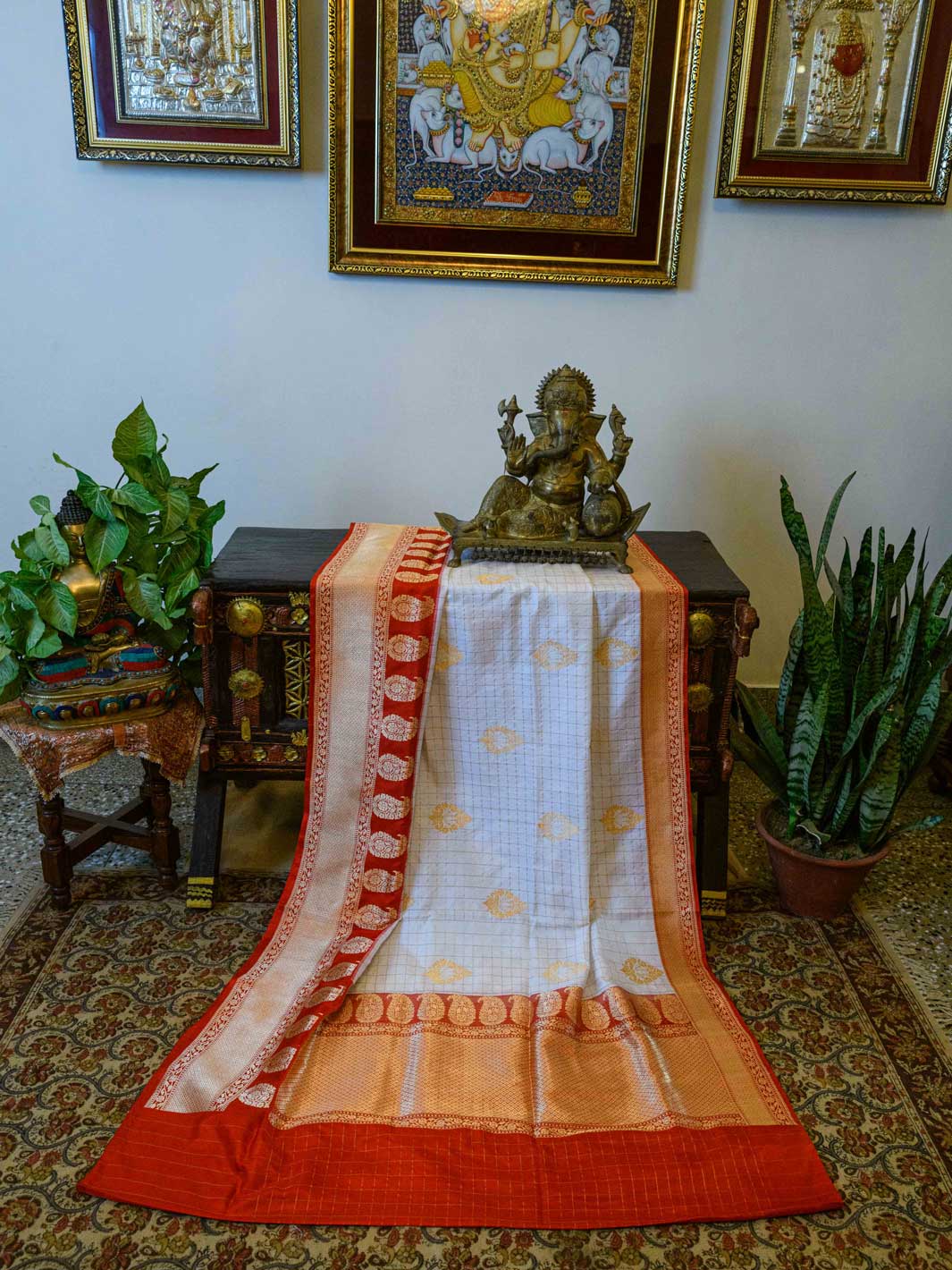 White/Red Pure Katan Silk Handloom Banarasi Saree