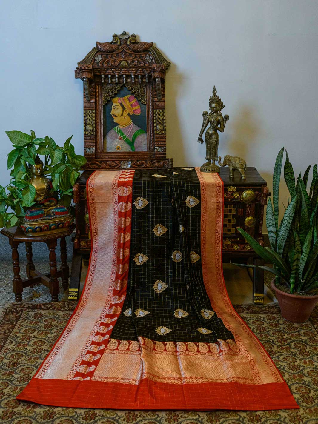 Black/Red Pure Katan Silk Handloom Banarasi Saree