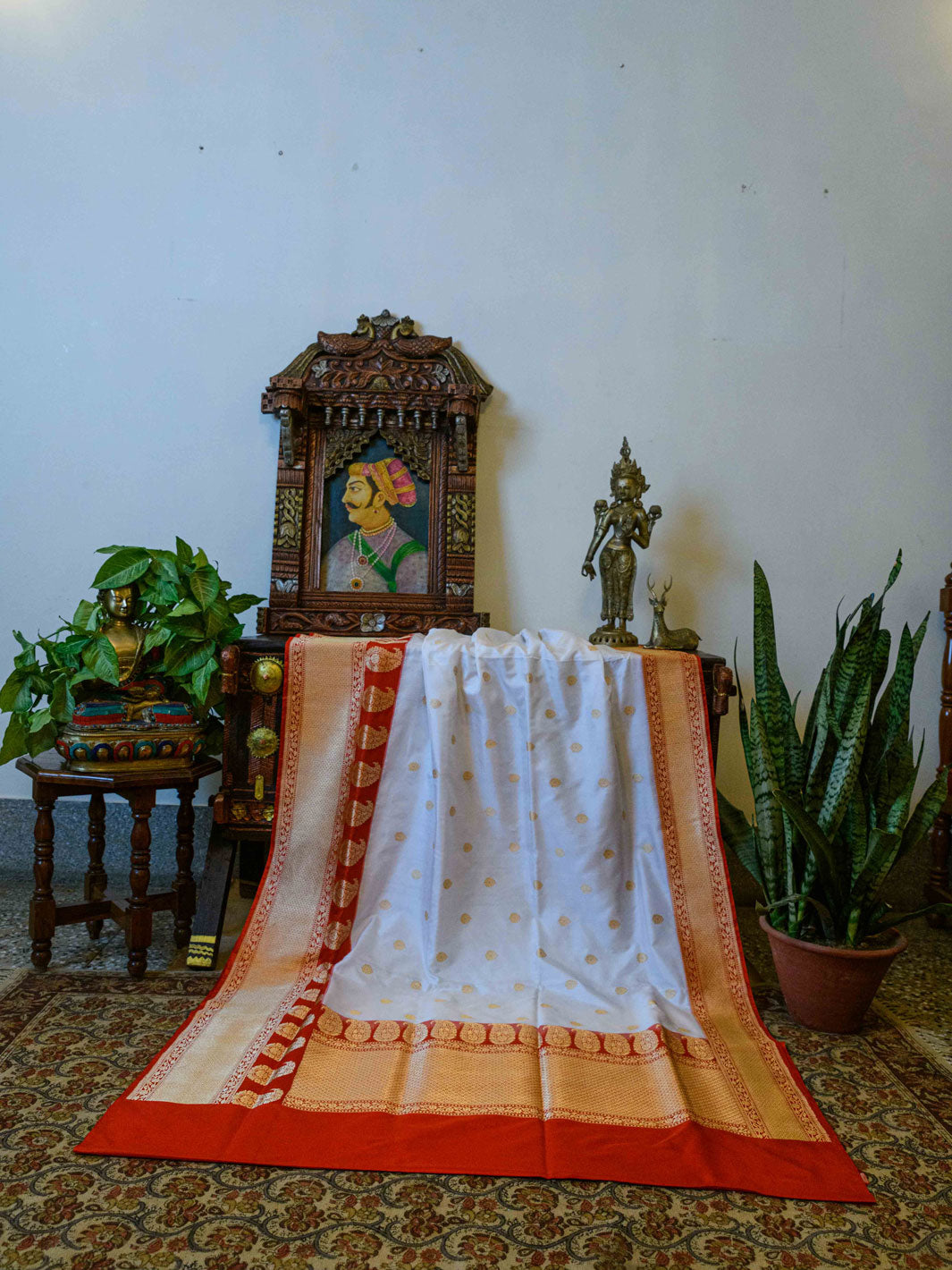 White/Red Pure Katan Silk Handloom Banarasi Saree