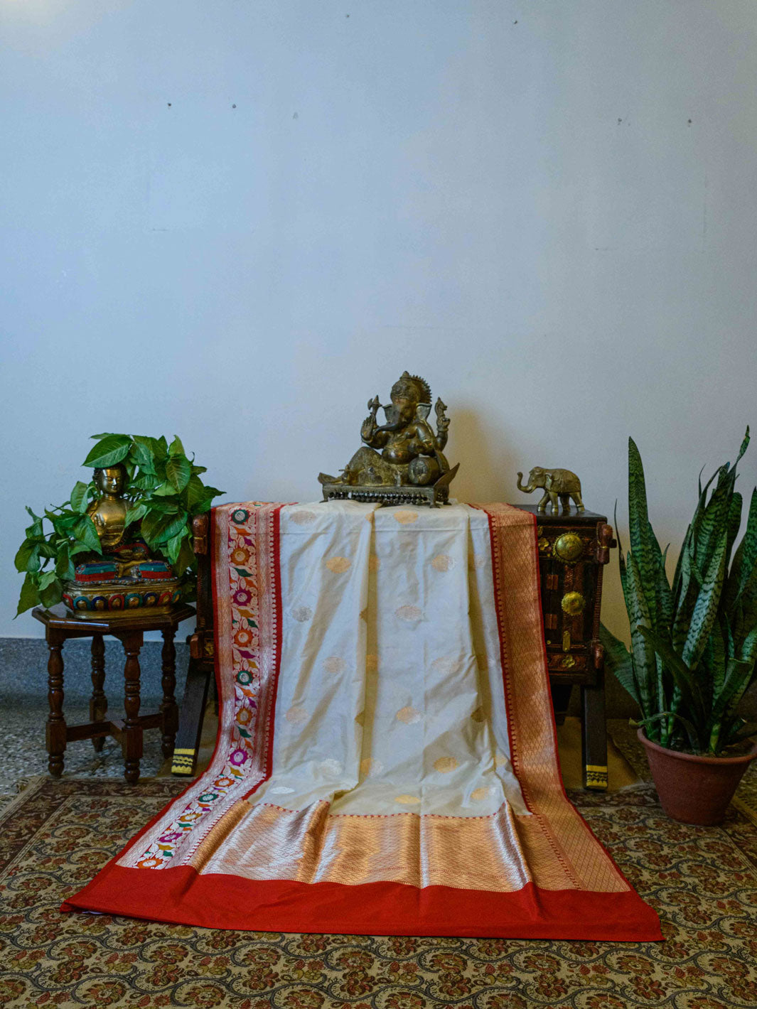 Cream/Red Pure Katan Silk Handloom Banarasi Saree