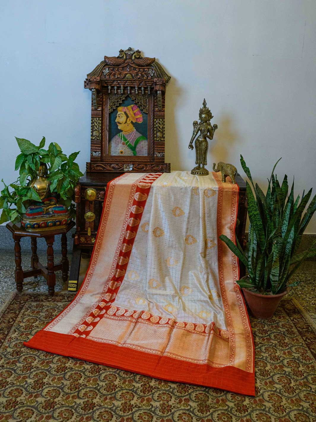 Cream/Red Pure Katan Silk Handloom Banarasi Saree